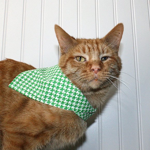 Hand Crafted Cat Hand Crafted Green Houndstooth Cat Bandana Velcro